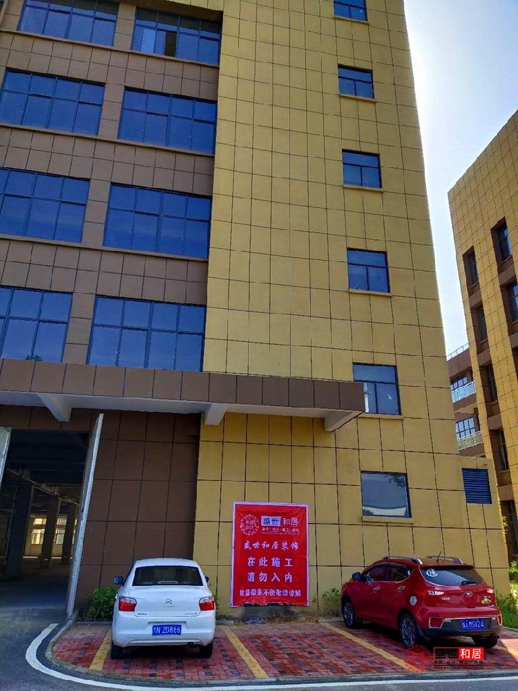 辦公樓裝修現(xiàn)場 辦公樓裝修現(xiàn)場